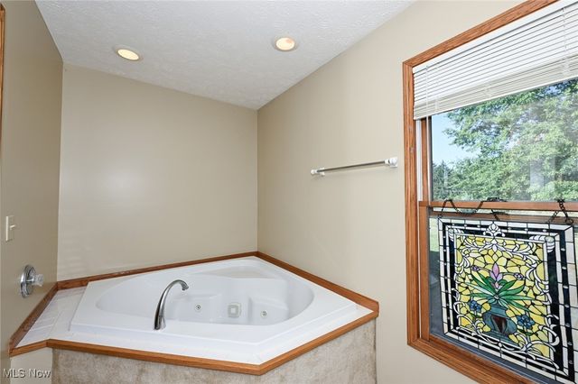 3840 Deer Lake Drive, Medina, OH 44256