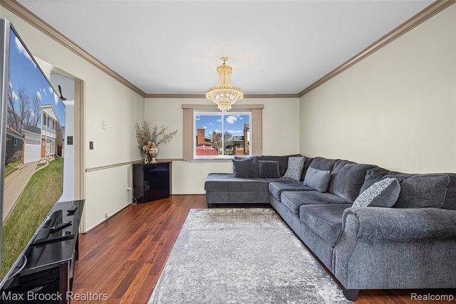 2923 Groves Drive, Sterling Heights, MI 48310