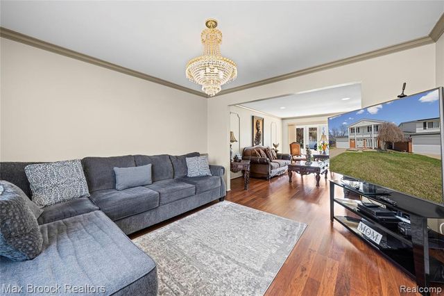 2923 Groves Drive, Sterling Heights, MI 48310