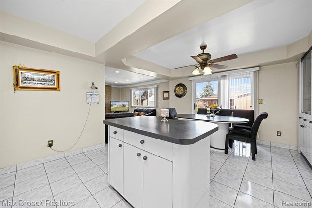 2923 Groves Drive, Sterling Heights, MI 48310