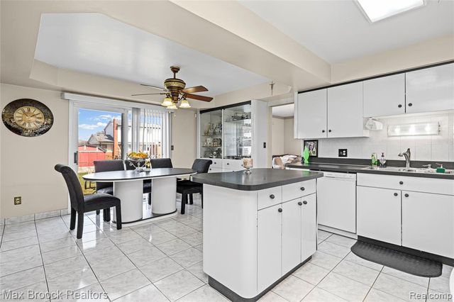 2923 Groves Drive, Sterling Heights, MI 48310