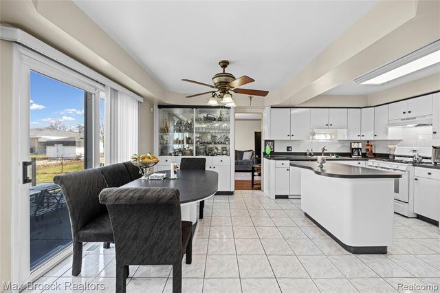 2923 Groves Drive, Sterling Heights, MI 48310