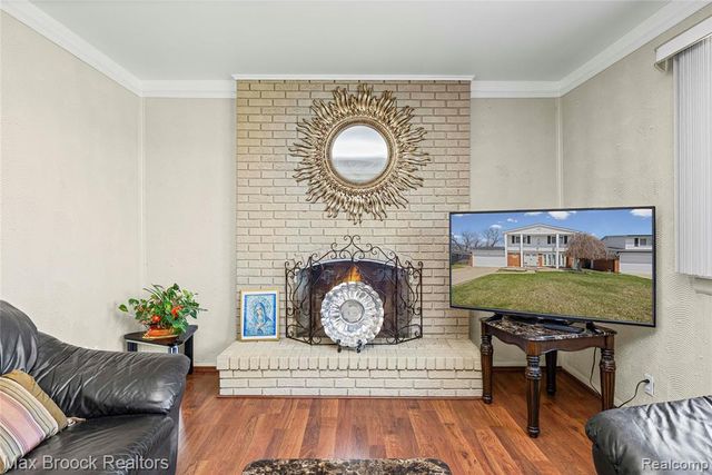 2923 Groves Drive, Sterling Heights, MI 48310