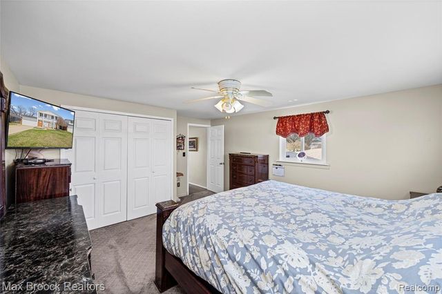 2923 Groves Drive, Sterling Heights, MI 48310