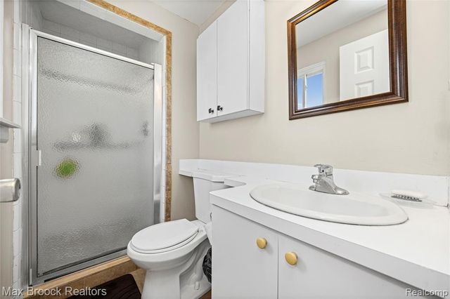 2923 Groves Drive, Sterling Heights, MI 48310