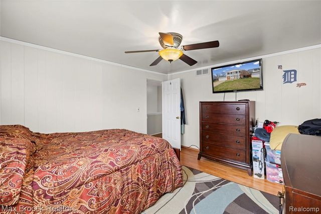 2923 Groves Drive, Sterling Heights, MI 48310