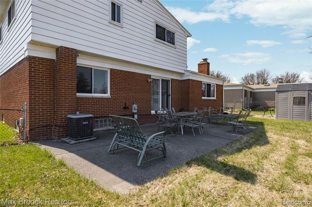 2923 Groves Drive, Sterling Heights, MI 48310