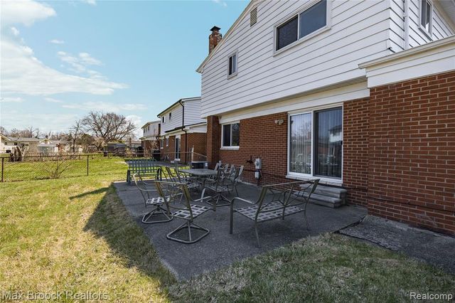 2923 Groves Drive, Sterling Heights, MI 48310