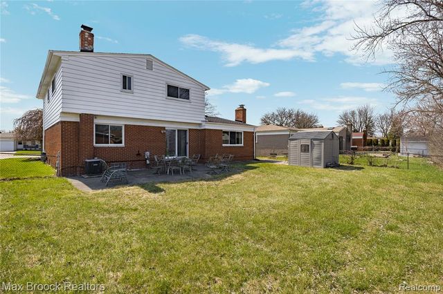 2923 Groves Drive, Sterling Heights, MI 48310