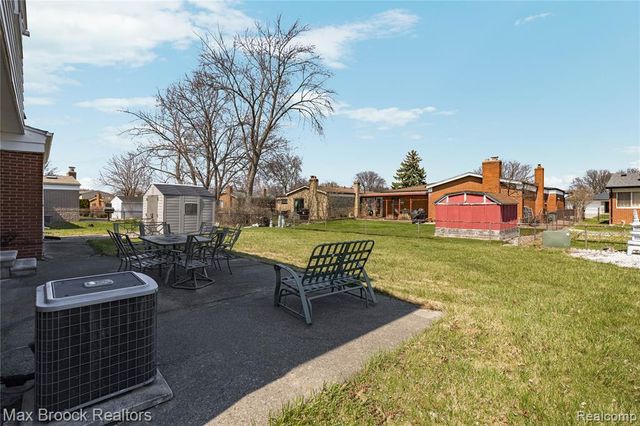 2923 Groves Drive, Sterling Heights, MI 48310