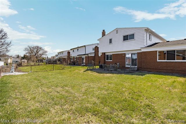 2923 Groves Drive, Sterling Heights, MI 48310