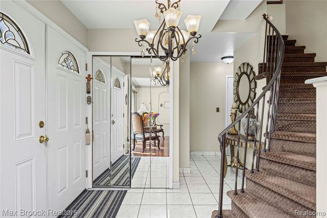 2923 Groves Drive, Sterling Heights, MI 48310