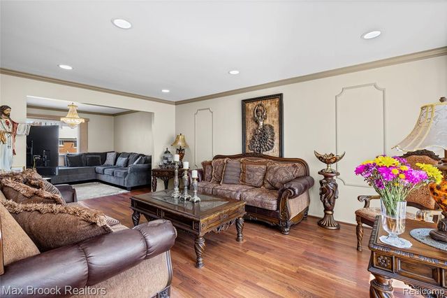 2923 Groves Drive, Sterling Heights, MI 48310