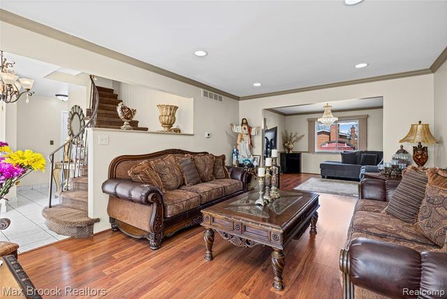 2923 Groves Drive, Sterling Heights, MI 48310