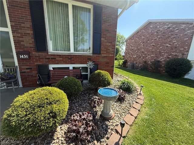 1451 Poplar Avenue, Belpre, OH 45714