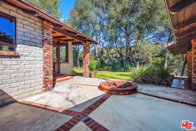 535 Crater Camp Drive, Calabasas, CA 91302