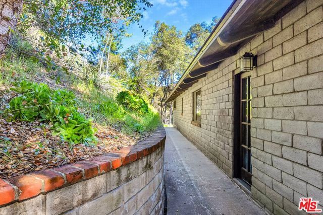 535 Crater Camp Drive, Calabasas, CA 91302