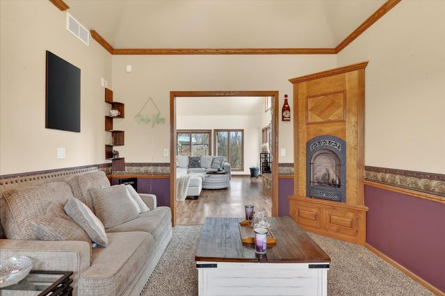 638 W Cedarville Road, Freeport, IL 61032