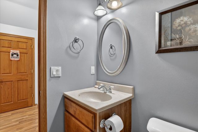 638 W Cedarville Road, Freeport, IL 61032