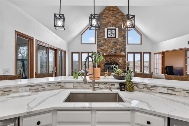 638 W Cedarville Road, Freeport, IL 61032