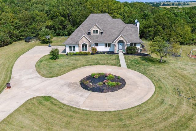 638 W Cedarville Road, Freeport, IL 61032