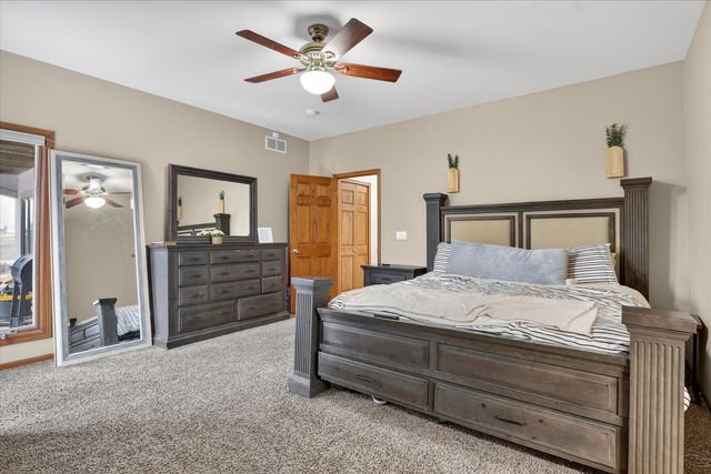 638 W Cedarville Road, Freeport, IL 61032