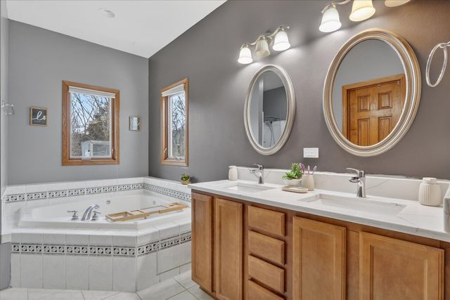 638 W Cedarville Road, Freeport, IL 61032