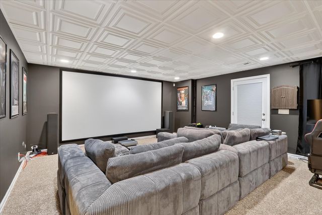 638 W Cedarville Road, Freeport, IL 61032