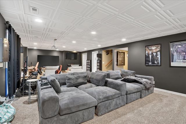 638 W Cedarville Road, Freeport, IL 61032