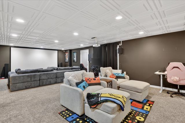 638 W Cedarville Road, Freeport, IL 61032