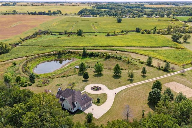 638 W Cedarville Road, Freeport, IL 61032