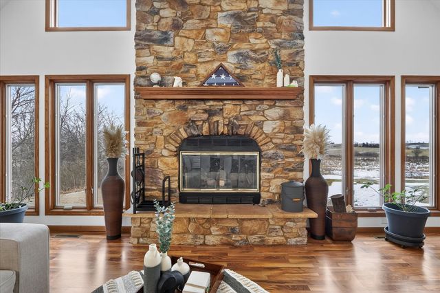 638 W Cedarville Road, Freeport, IL 61032