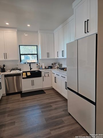 511 E Woodlawn Avenue, San Antonio, TX 78212