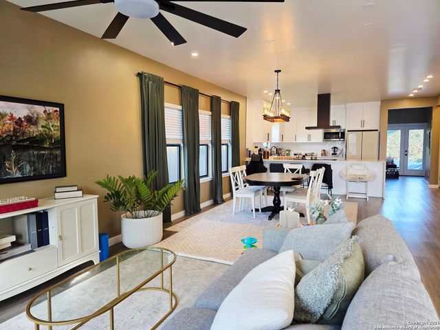 511 E Woodlawn Avenue, San Antonio, TX 78212