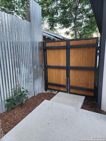 511 E Woodlawn Avenue, San Antonio, TX 78212