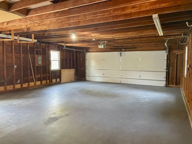 99 Homestead Cir, Hamilton, MA 01982