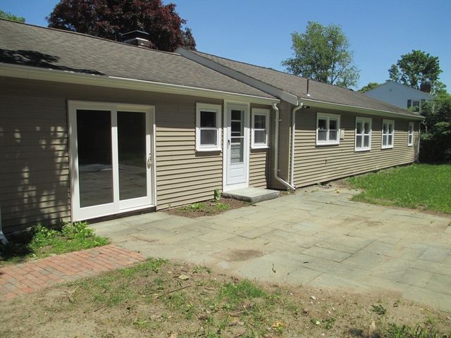 99 Homestead Cir, Hamilton, MA 01982