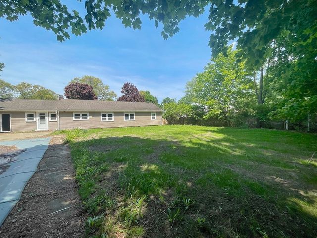 99 Homestead Cir, Hamilton, MA 01982