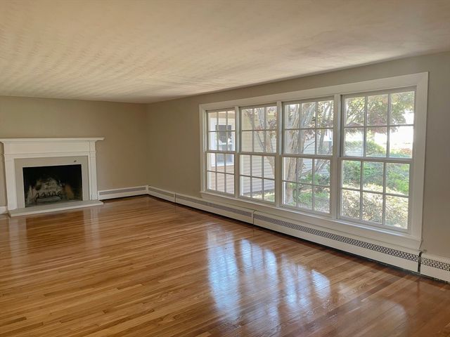 99 Homestead Cir, Hamilton, MA 01982