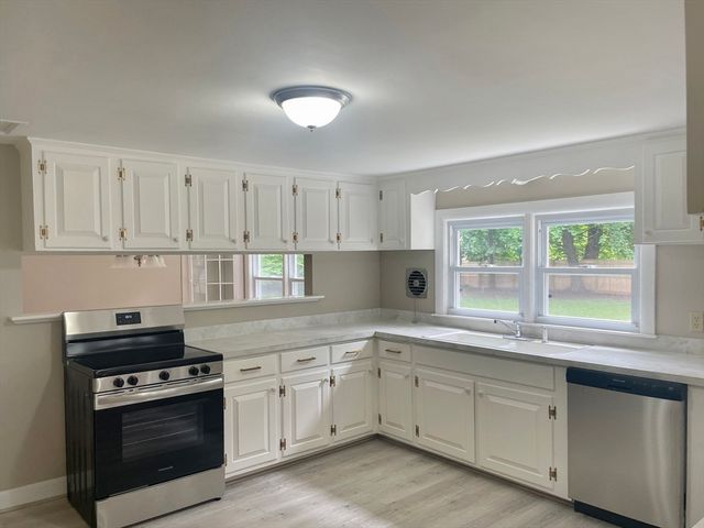 99 Homestead Cir, Hamilton, MA 01982