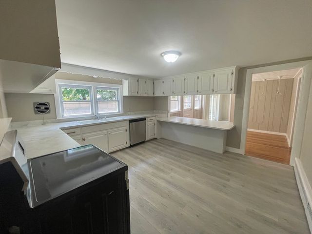 99 Homestead Cir, Hamilton, MA 01982