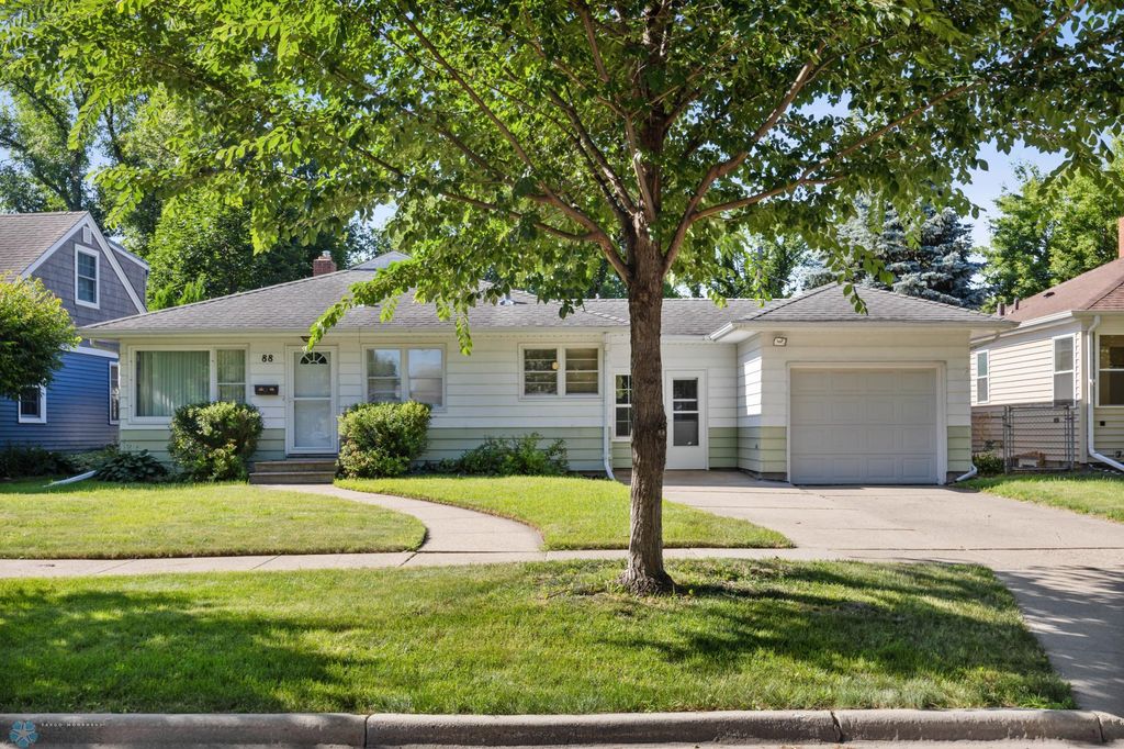 88 16th Avenue N, Fargo, ND 58102
