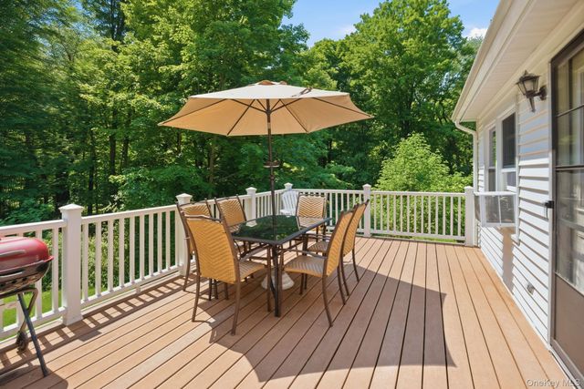 19 Taurat Place, Mahopac, NY 10541