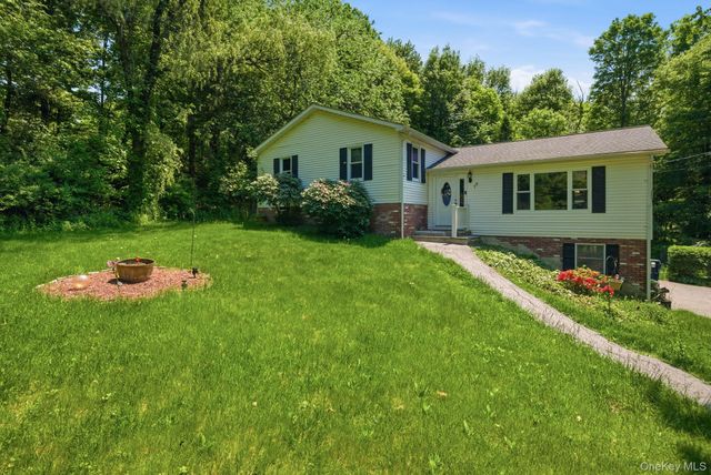 19 Taurat Place, Mahopac, NY 10541