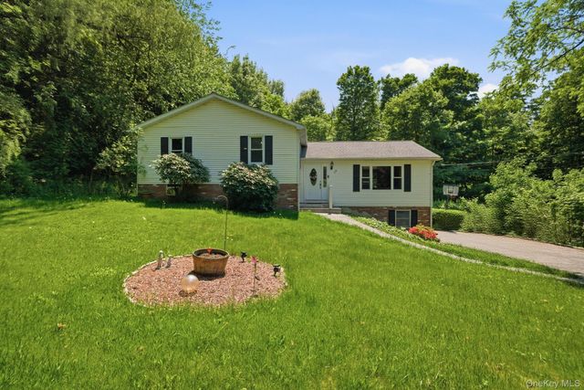 19 Taurat Place, Mahopac, NY 10541