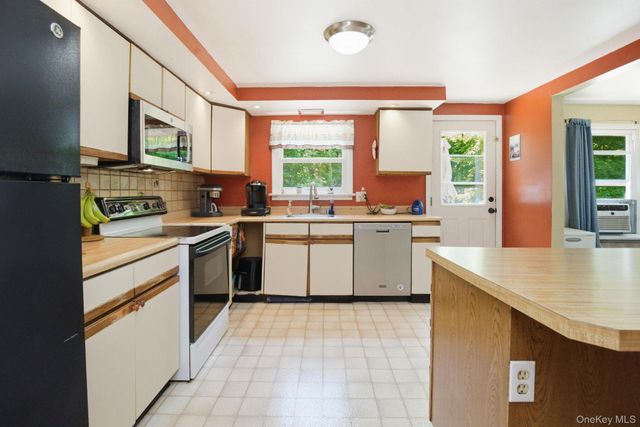 19 Taurat Place, Mahopac, NY 10541