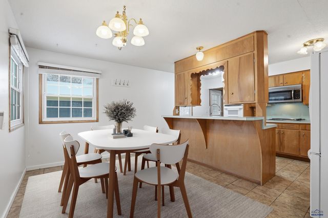 1929 EVERGREEN DR, Rapid City, SD 57702