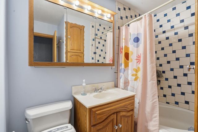 1929 EVERGREEN DR, Rapid City, SD 57702