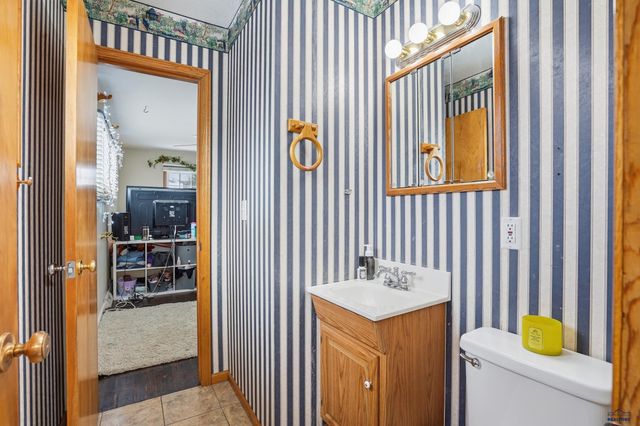 1929 EVERGREEN DR, Rapid City, SD 57702