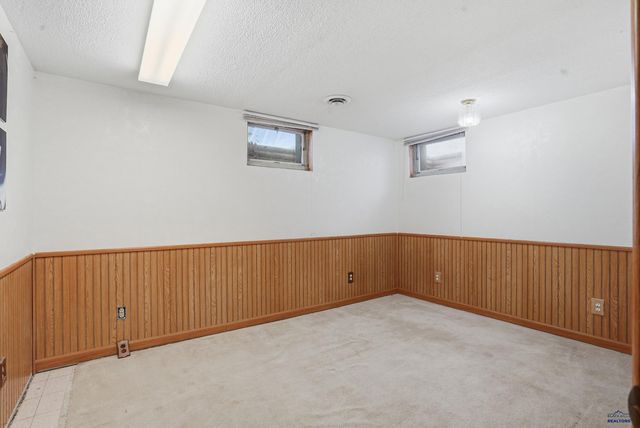 1929 EVERGREEN DR, Rapid City, SD 57702